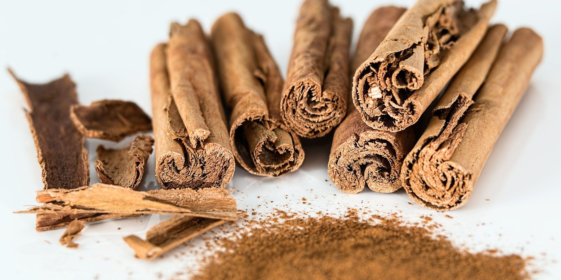 Cinnamon in herbal medicine: its virtues and dangers